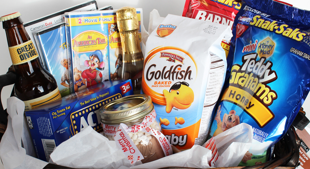 5 Creative Gift Baskets: A movie night basket means fun for the whole family! The other 4 ideas on this site are AWESOME, too (love the cupcake themed one!)