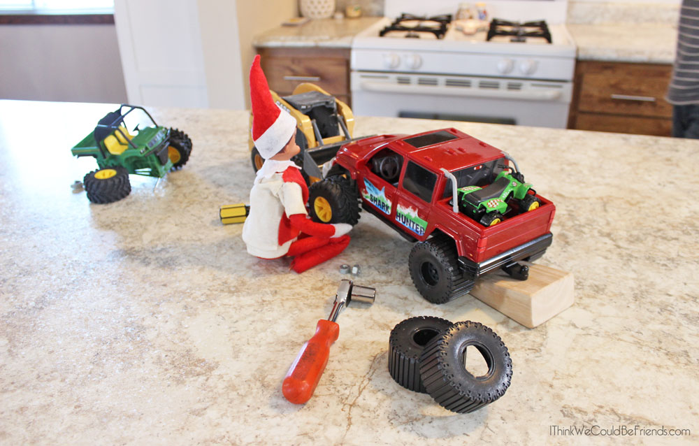 New! 5 Funny Redneck Elf on the Shelf Ideas! These are awesome! #ElfontheShelf #Funny #DIY #Easy #Quick #Redneck #Boys #Ideas