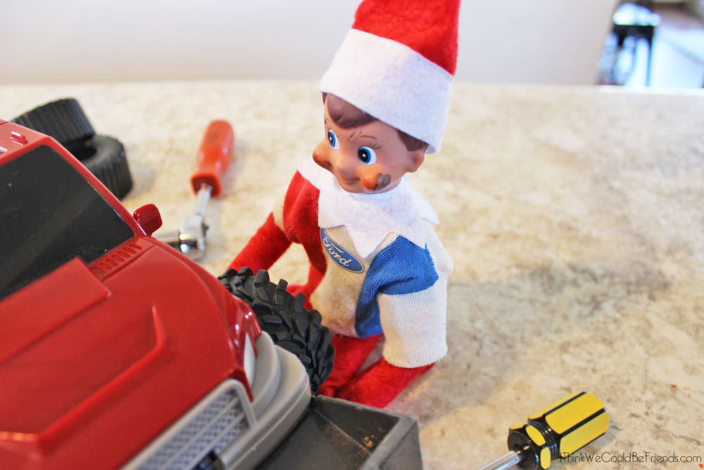 New! 5 Funny Redneck Elf on the Shelf Ideas! These are awesome! #ElfontheShelf #Funny #DIY #Easy #Quick #ideas #Redneck #Boys