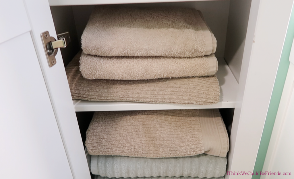 What’s in a Minimalist Bathroom? (and how to declutter your bathroom